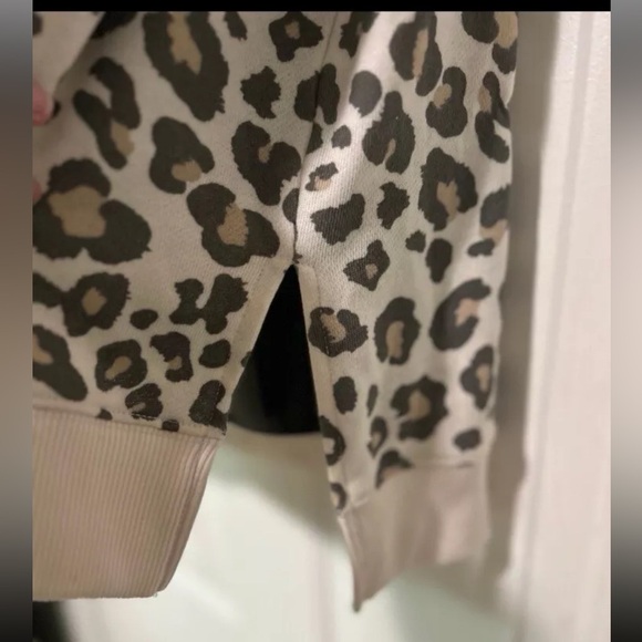 American Eagle Cheetah Crewneck Oversized Jegging Fit. Slit Sides. Women’s Small - Picture 12 of 15